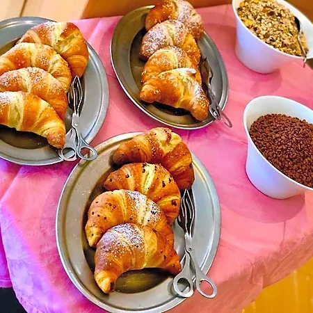 Lorenzini מלון